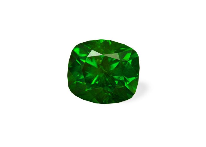 Demantoid 7.34 ct cushon (11,5*10,4) 1/3