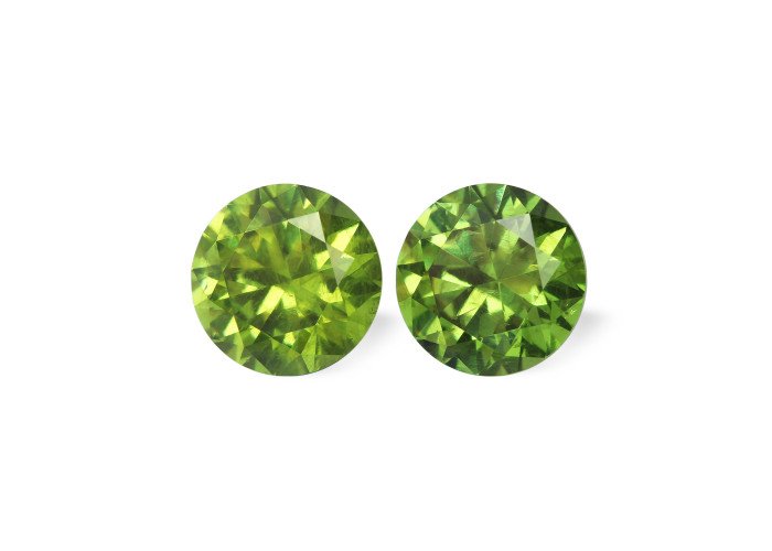 Demantoid set (2 pcs) 1.45 ct r (5,4) 4/2