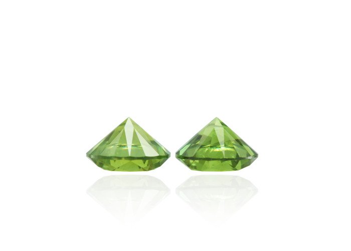 Demantoid set (2 pcs) 1.45 ct r (5,4) 4/2